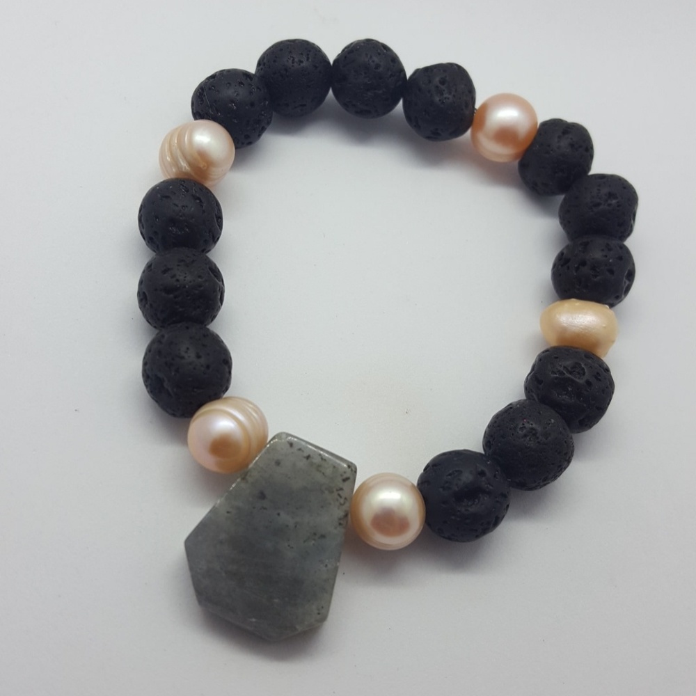 Amazing Gemstone bracelet Moonstone and pearls